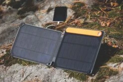 Biolite Solarpanel 10+ (3200mAh Akku) -Outdoor Bekleidung solarpanel10 lifestyle 3 600x600